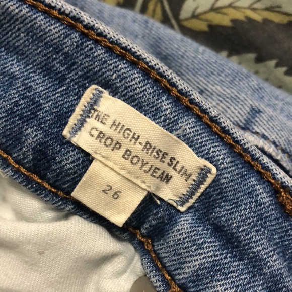 The High-Rise Slim Crop Boyjean in Medium Wash Ripped Knee Raw Hem Straight Leg - Picture 11 of 16